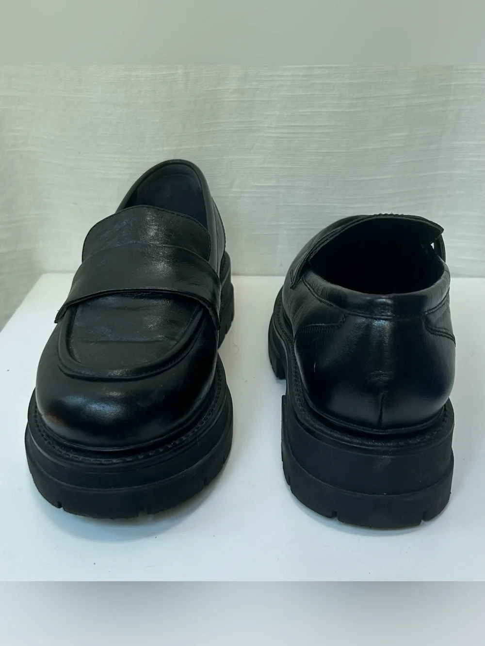 Vince Camuto Black Leather Classic Preppy Neitral Penny Loafers